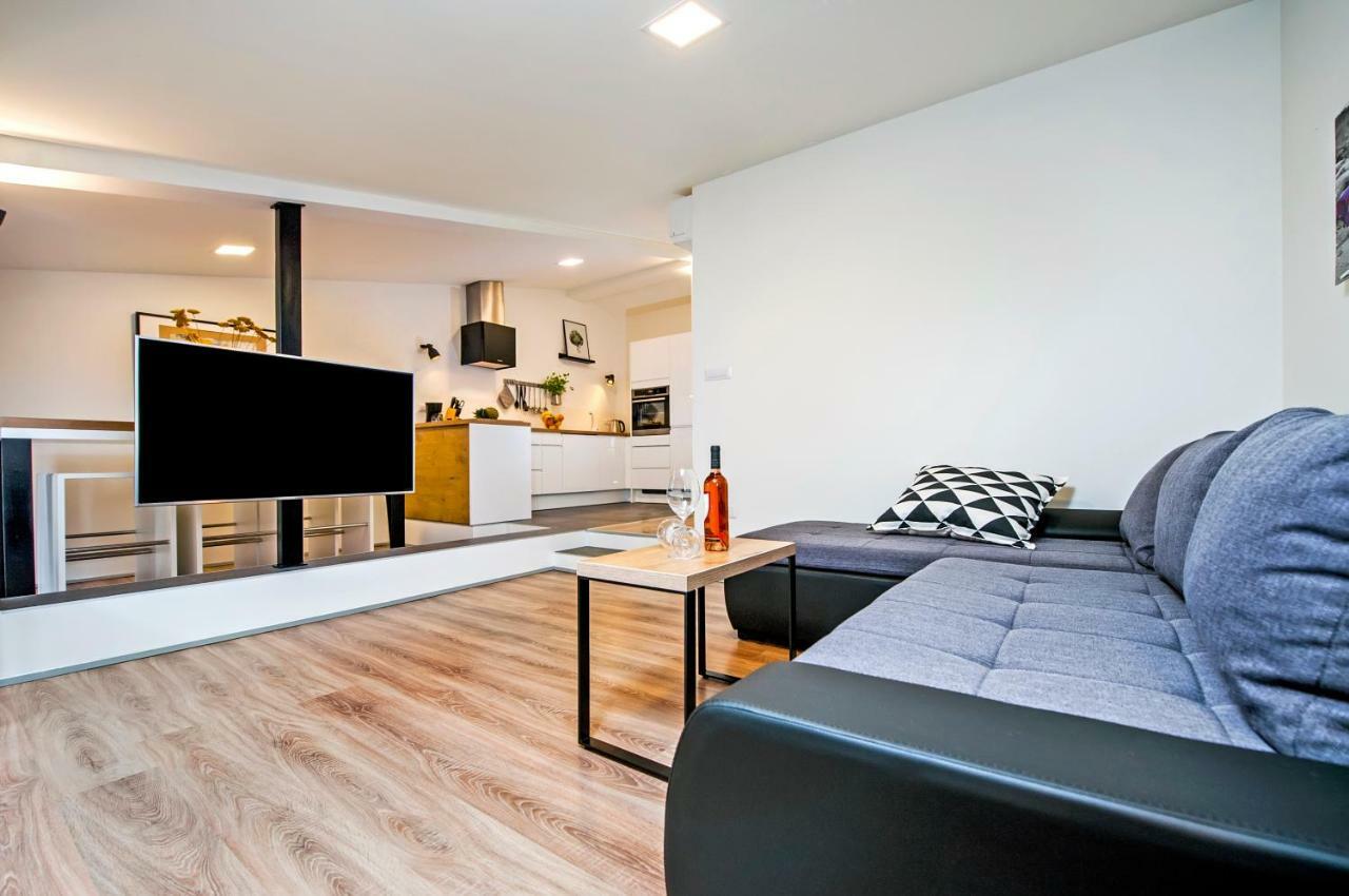 Lakovich Sea View Apartments โรวีน ภายนอก รูปภาพ