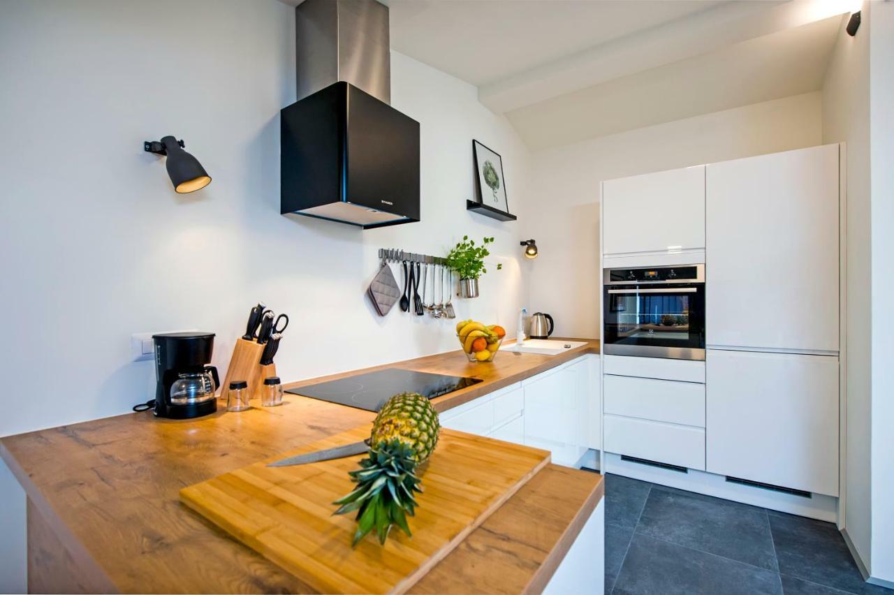 Lakovich Sea View Apartments โรวีน ภายนอก รูปภาพ