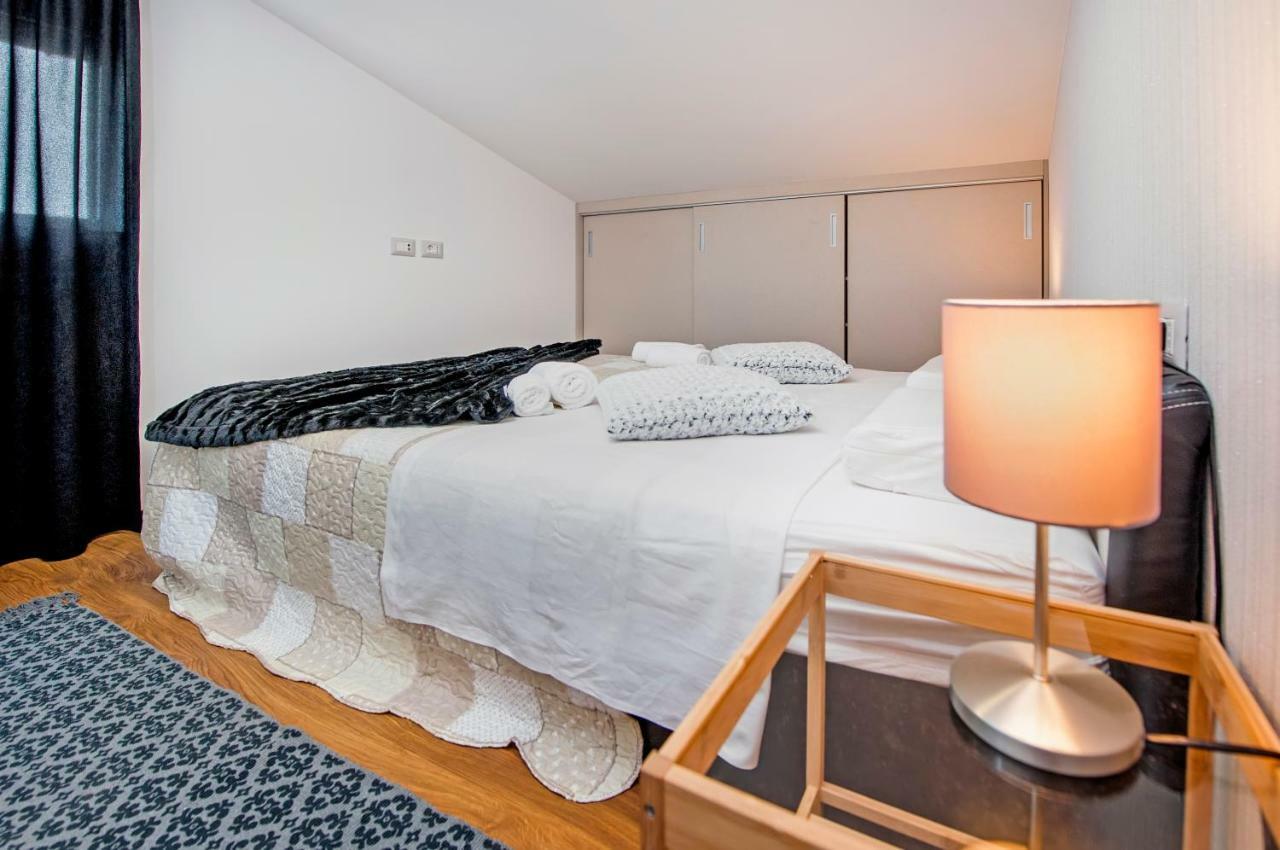 Lakovich Sea View Apartments โรวีน ภายนอก รูปภาพ