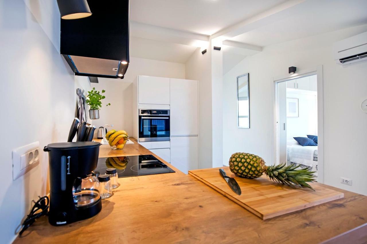 Lakovich Sea View Apartments โรวีน ภายนอก รูปภาพ